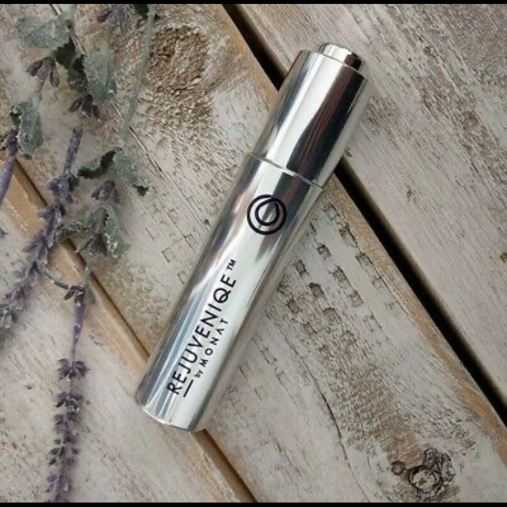 Monat’s Rejuvenique oil gently used